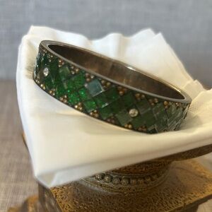 ❤️ Beautiful Vintage Green Glass Brass Tone Bracelet